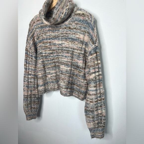 American Eagle Knit Turtleneck Cropped Sweater Pastel - Picture 3 of 4